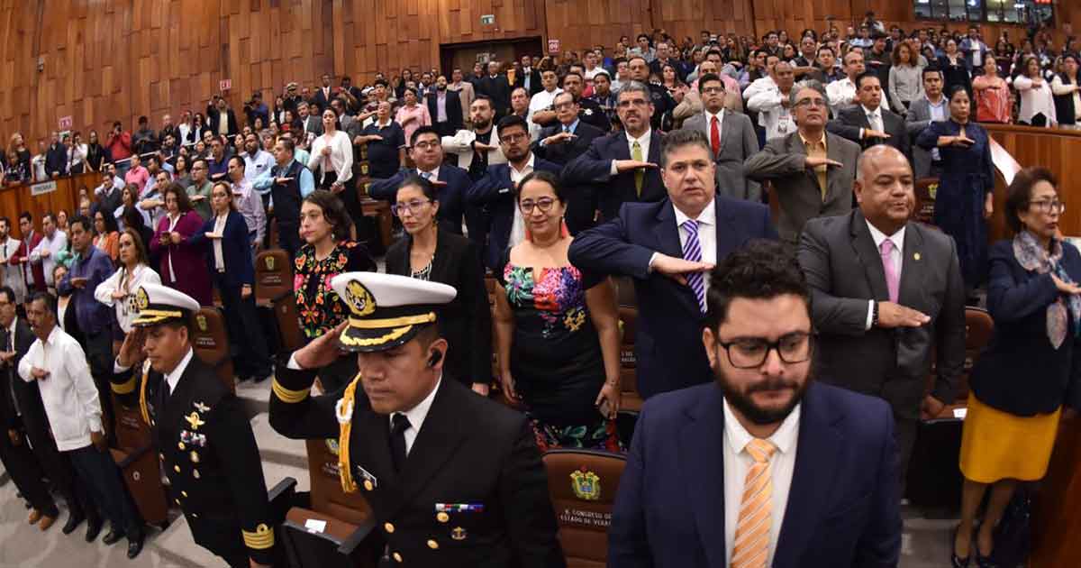 Reconocen con la medalla Adolfo Ruiz Cortines al almirante José Rafael Ojeda