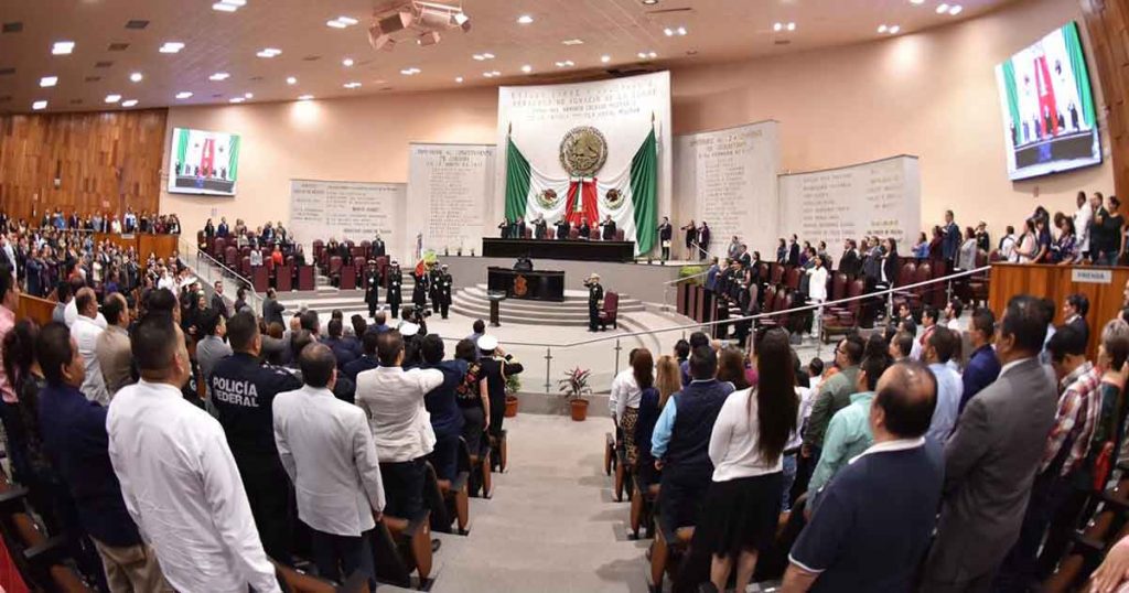 Reconocen con la medalla Adolfo Ruiz Cortines al almirante José Rafael Ojeda