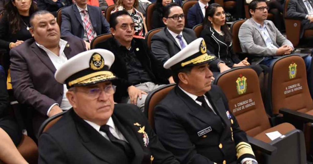 Reconocen con la medalla Adolfo Ruiz Cortines al almirante José Rafael Ojeda