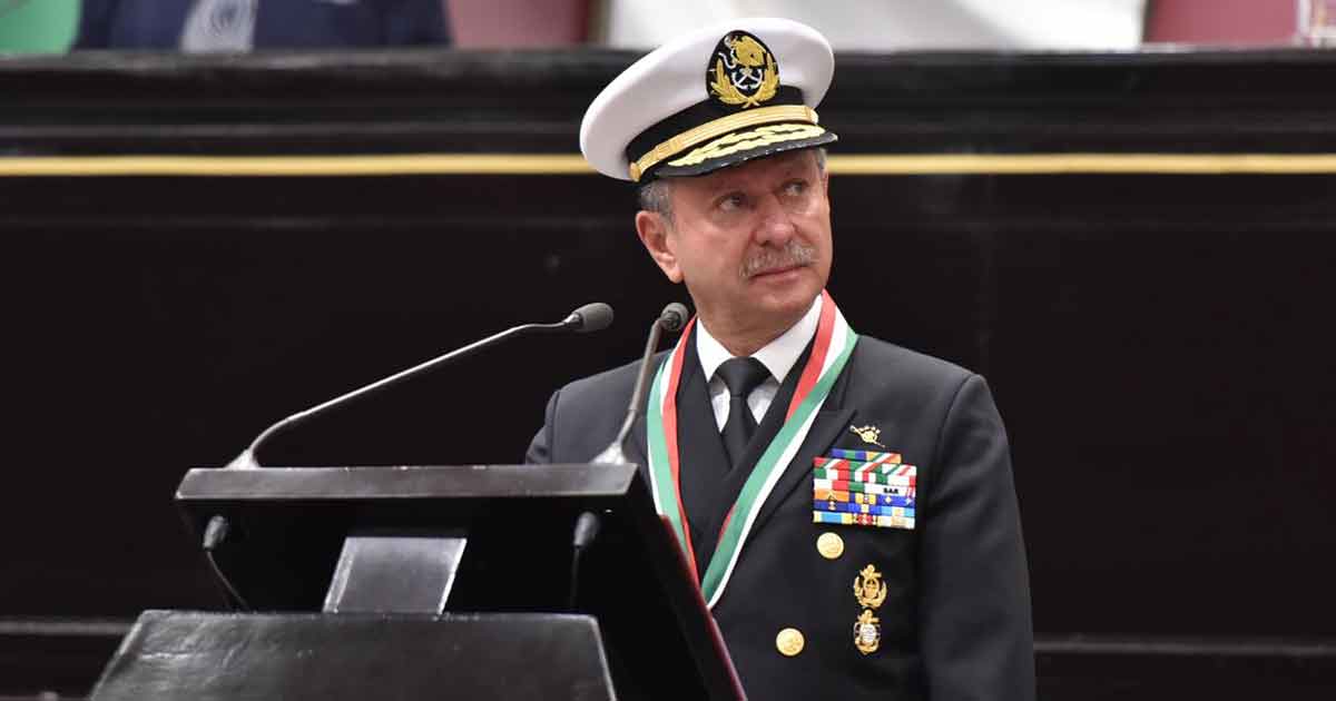 Reconocen con la medalla Adolfo Ruiz Cortines al almirante José Rafael Ojeda
