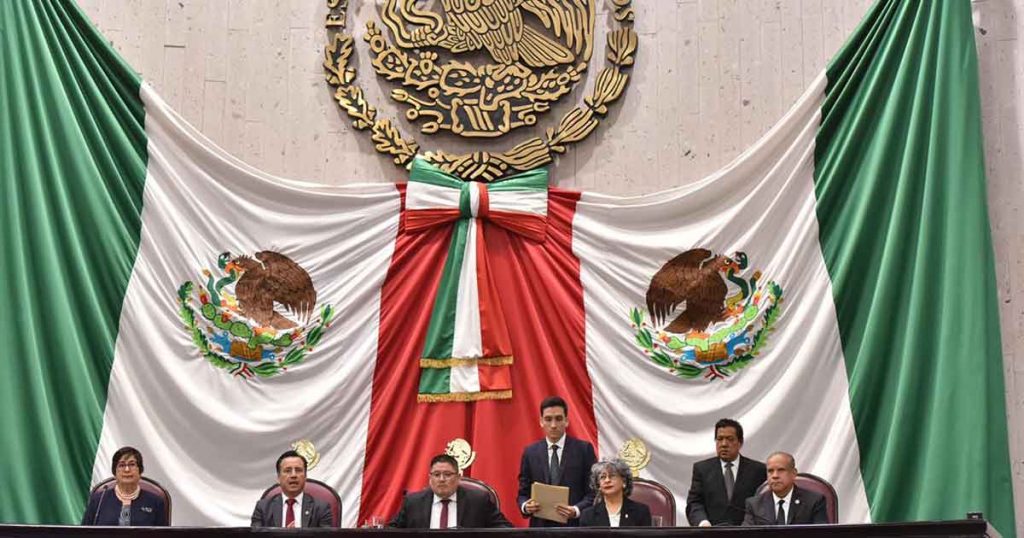 Reconocen con la medalla Adolfo Ruiz Cortines al almirante José Rafael Ojeda