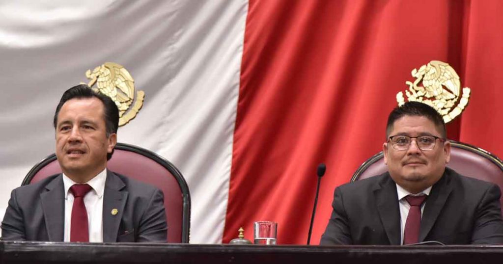 Reconocen con la medalla Adolfo Ruiz Cortines al almirante José Rafael Ojeda