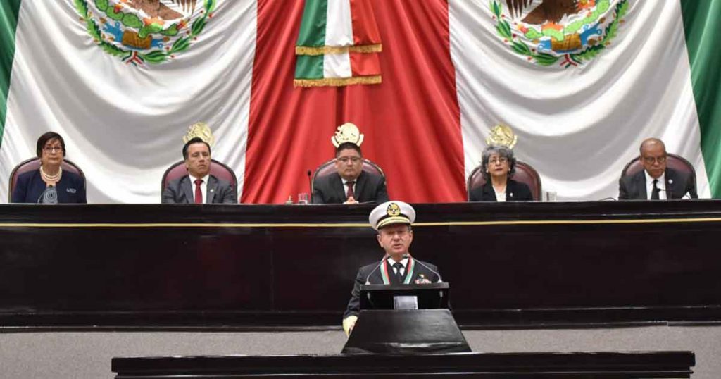 Reconocen con la medalla Adolfo Ruiz Cortines al almirante José Rafael Ojeda