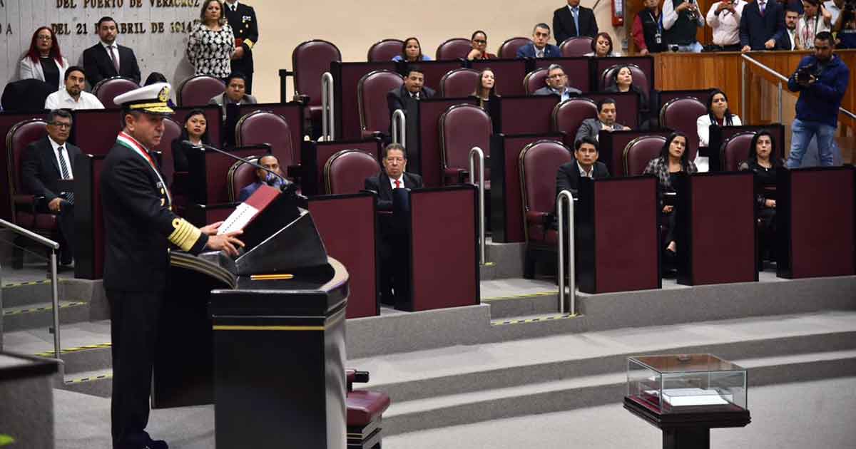 Reconocen con la medalla Adolfo Ruiz Cortines al almirante José Rafael Ojeda
