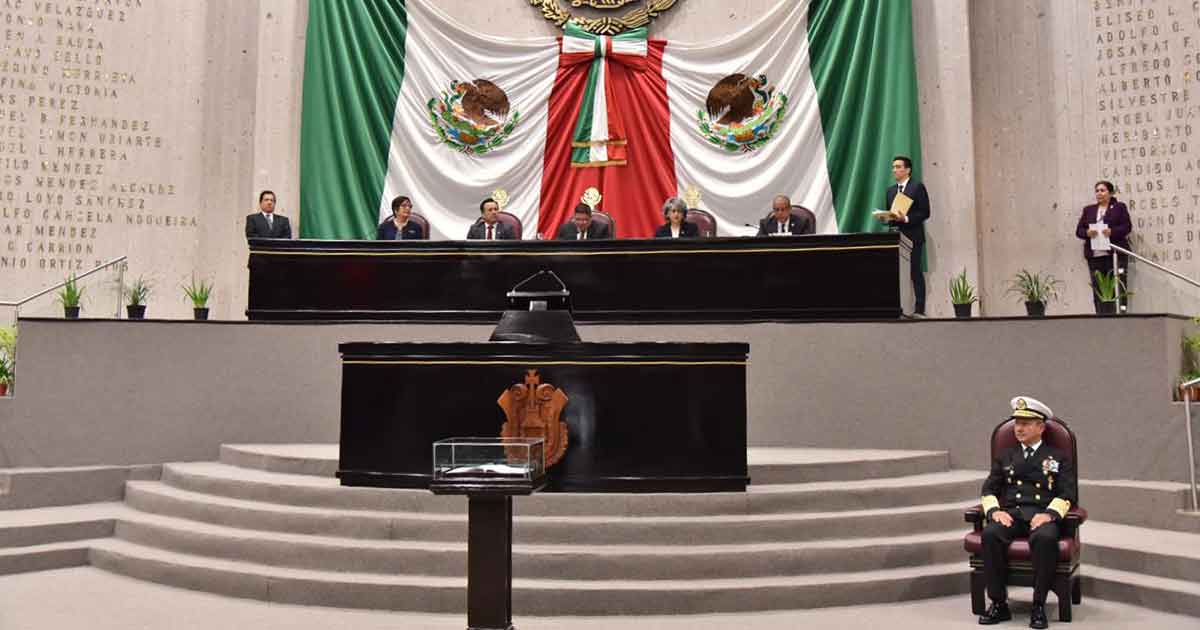 Reconocen con la medalla Adolfo Ruiz Cortines al almirante José Rafael Ojeda