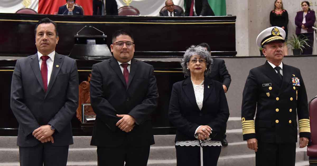 Reconocen con la medalla Adolfo Ruiz Cortines al almirante José Rafael Ojeda