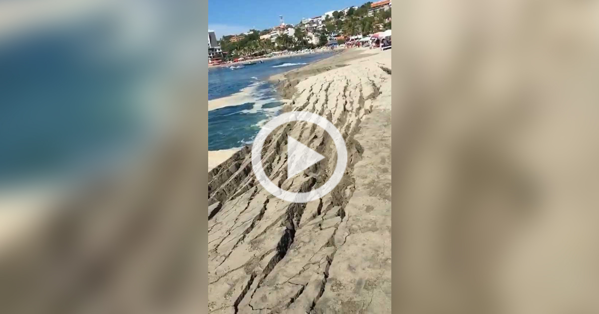 Desaparece parte de la playa Marinero en Puerto Escondido