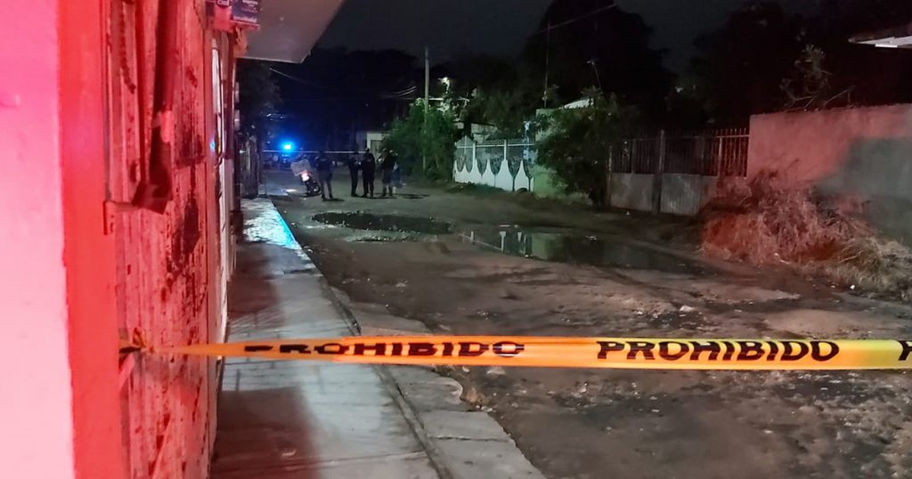 Le roban y balearon a empleado de una rosticería en Martínez de la Torre