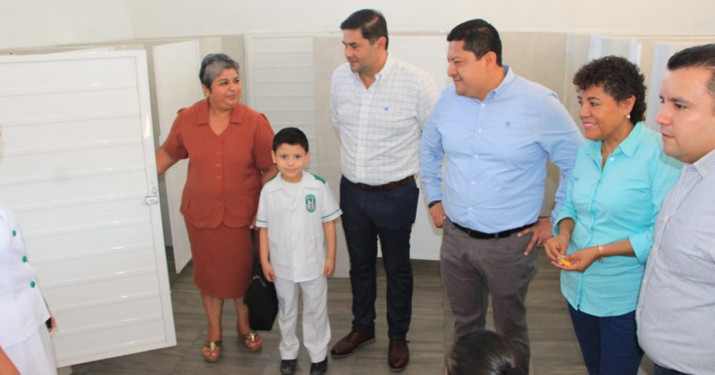 Mariano Romero sigue entregando obras en beneficio de la educación