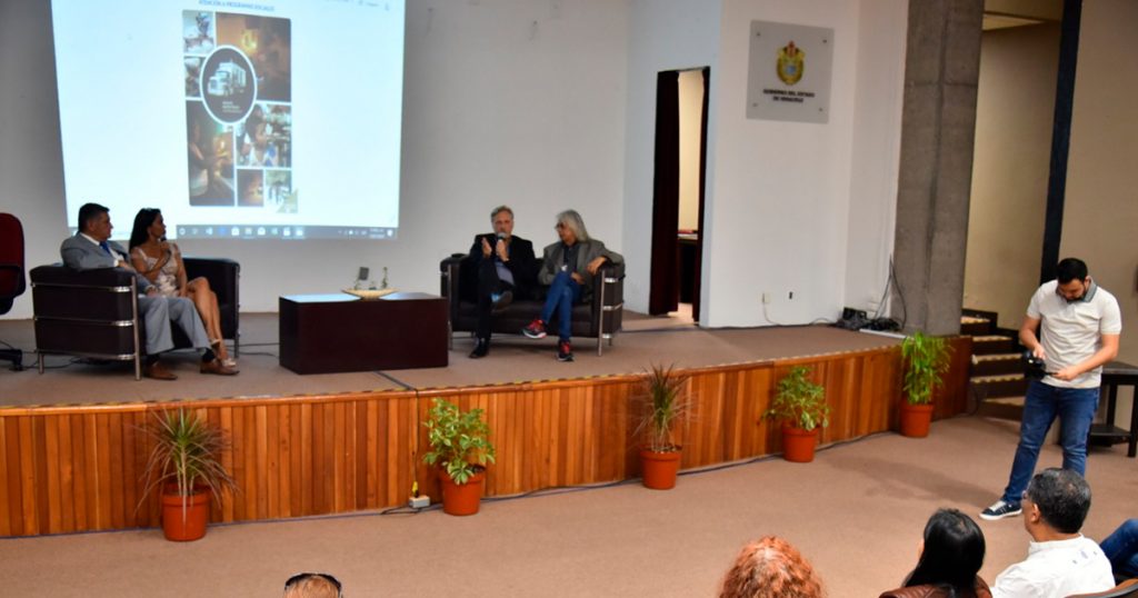 Presentan, en el Congreso del Estado, tecnología para generar agua del aire