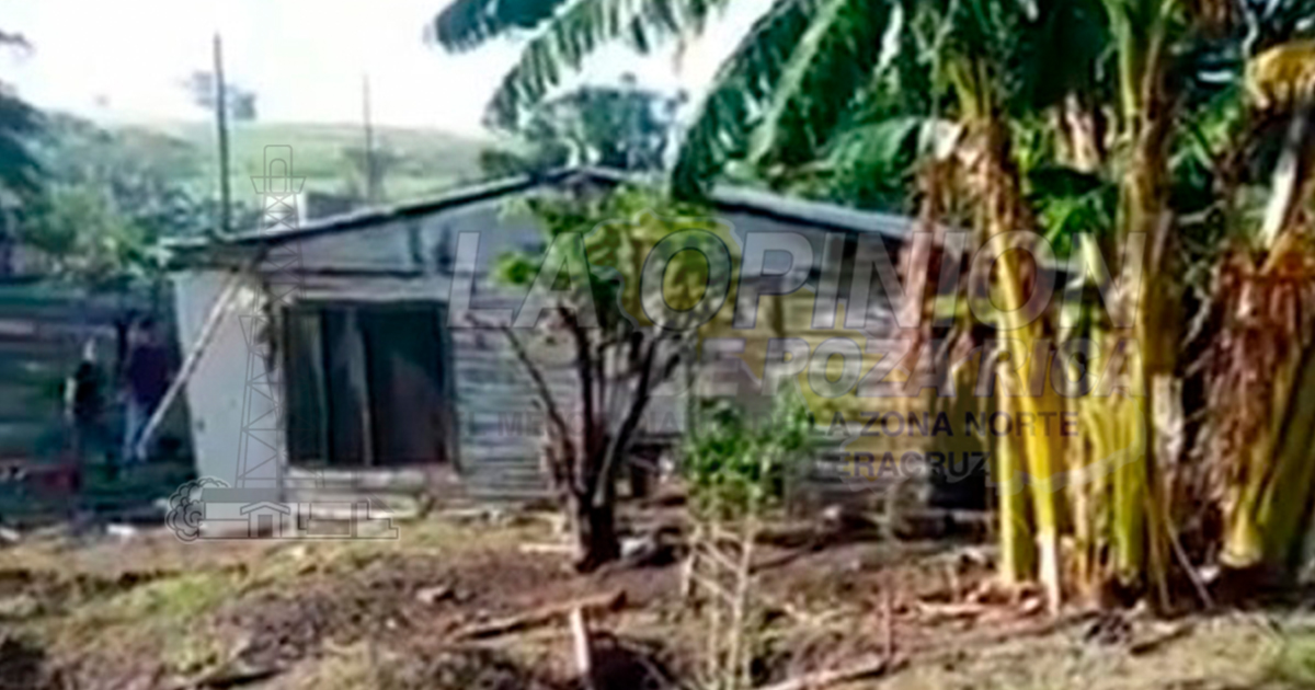 Desalojan a familia de una vivienda, en un predio invadido a Pemex