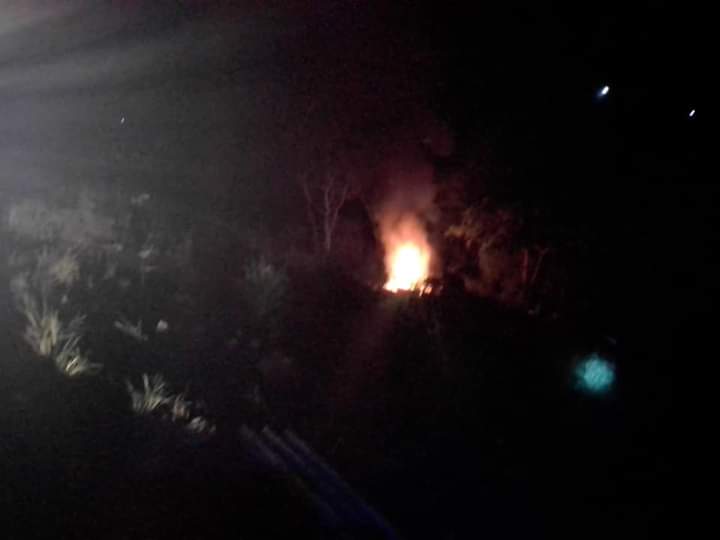 Tráiler se va al fondo de un barranco