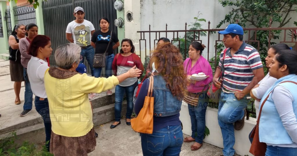Padres de familia, amenazan con tomar escuela por falta de maestro