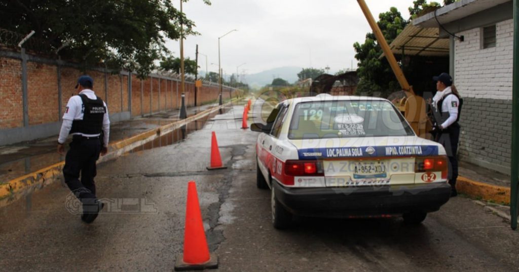 Abren paso por el CPQ Escolín, en Poza Rica