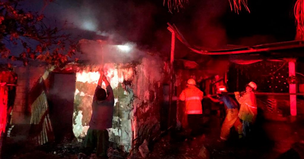¡Devora incendio humilde vivienda!