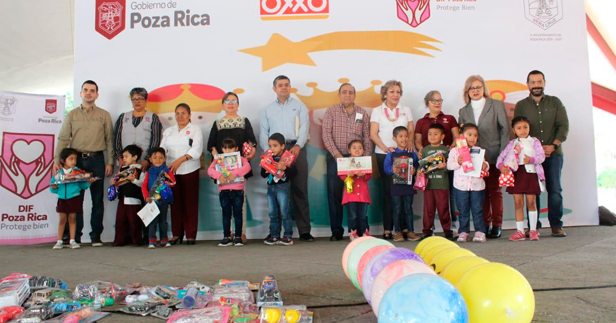 Alcalde y presidenta del Dif encabezan este festejo