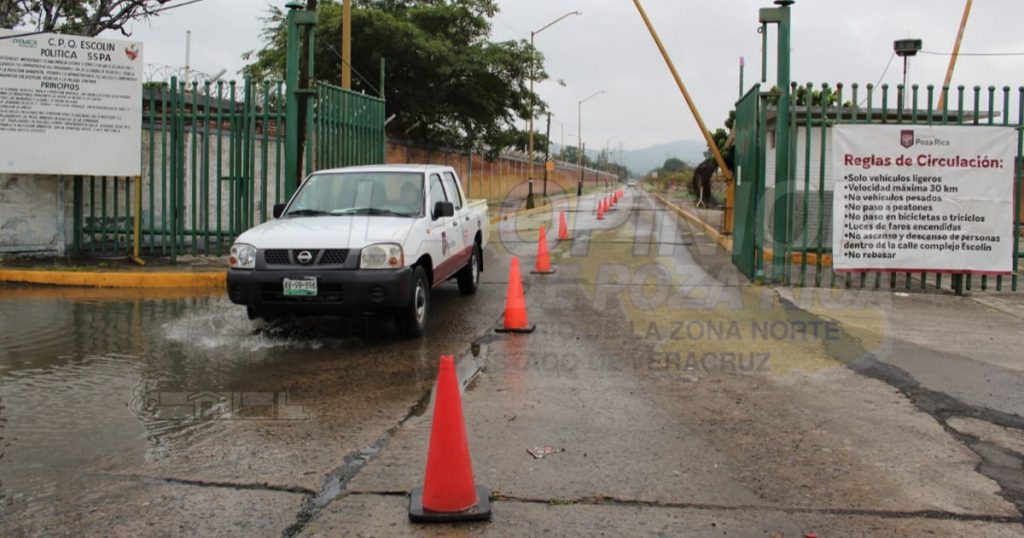 Abren paso por el CPQ Escolín, en Poza Rica