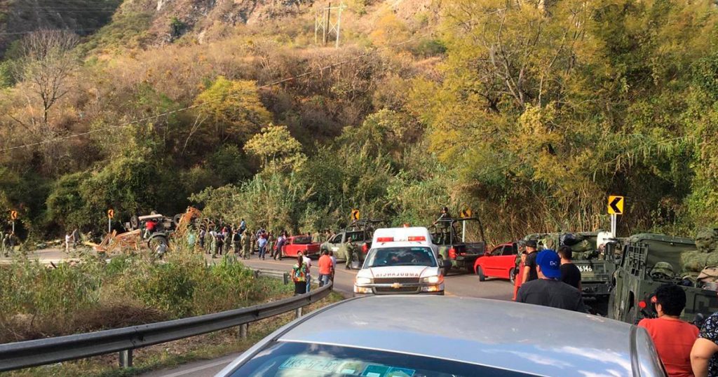 Fallecen 5 militares y 33 más resultan lesionados en aparatoso accidente