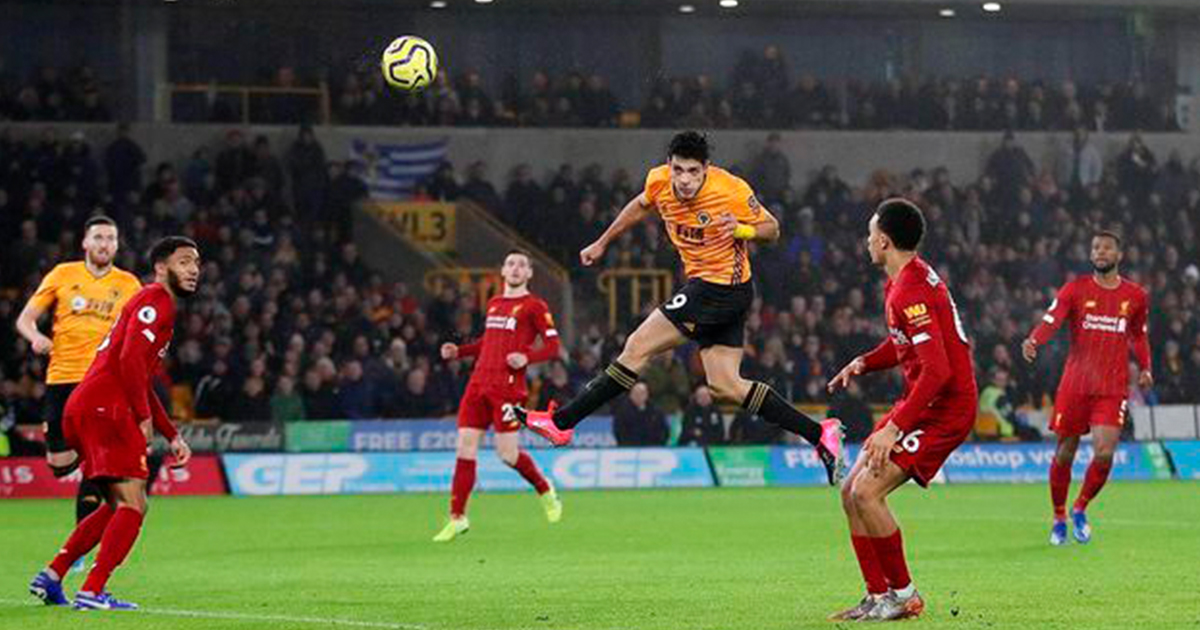 Gol de Raúl Jiménez ante Liverpool es nominado al mejor del mes en la Premier League