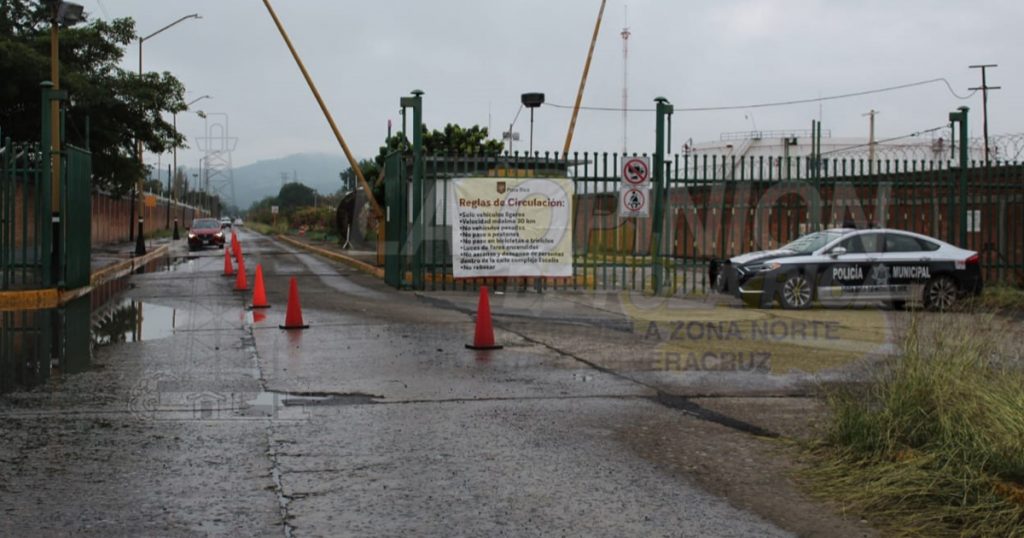Abren paso por el CPQ Escolín, en Poza Rica