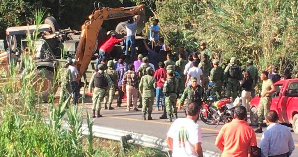 Fallecen 5 militares y 33 más resultan lesionados en aparatoso accidente