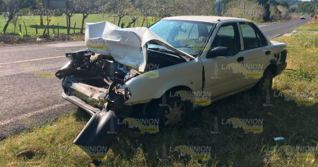 Encontronazo de Tsuru contra camioneta