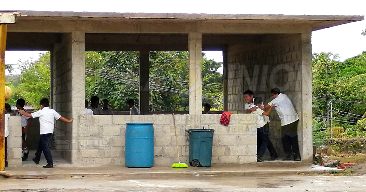 Escuelas de Tuxpan registran diversas carencias en infraestructura