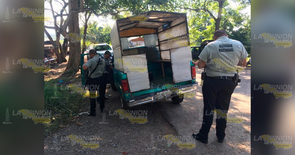 Encontronazo de Tsuru contra camioneta