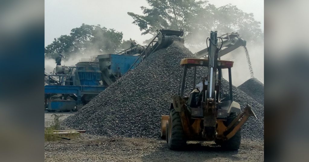 Clausuran trituradora de Piedra en Tantima