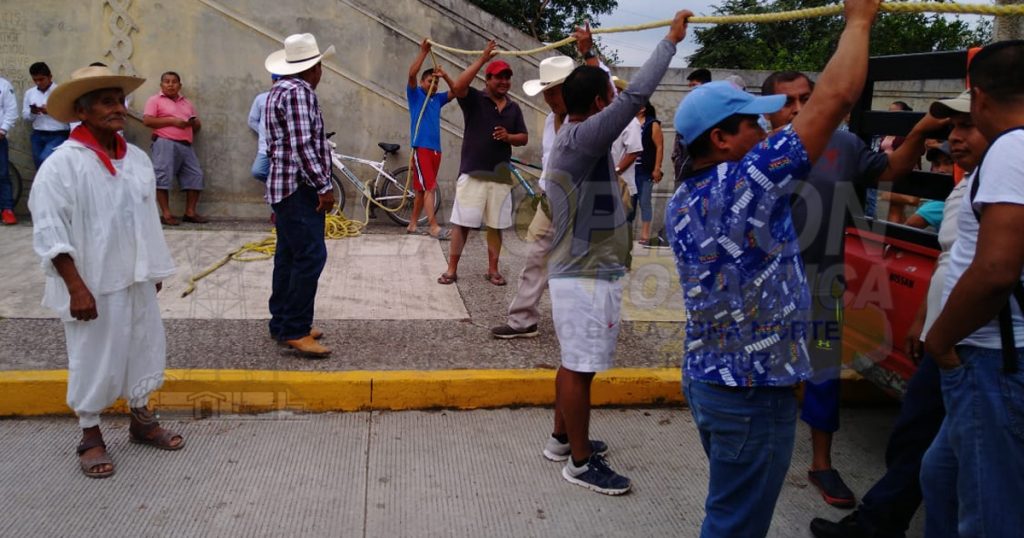 Bloquean el paso a la zona arqueológica el Tajín