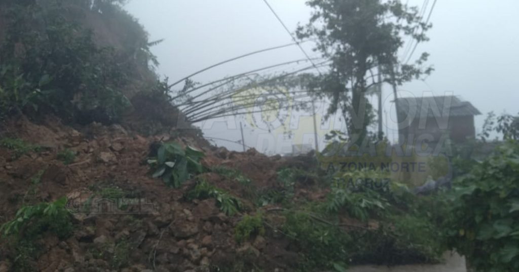 Incomunicados y sin energía en Mecatlán