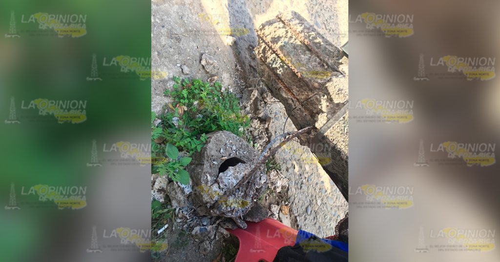 Casi los mata un poste de CFE