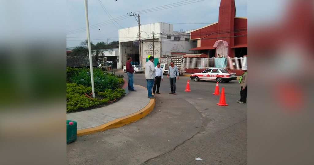 Instalan semáforo a la altura del Monumento a los Caídos en Poza Rica
