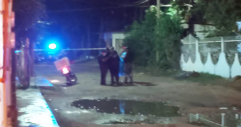 Le roban y balearon a empleado de una rosticería en Martínez de la Torre