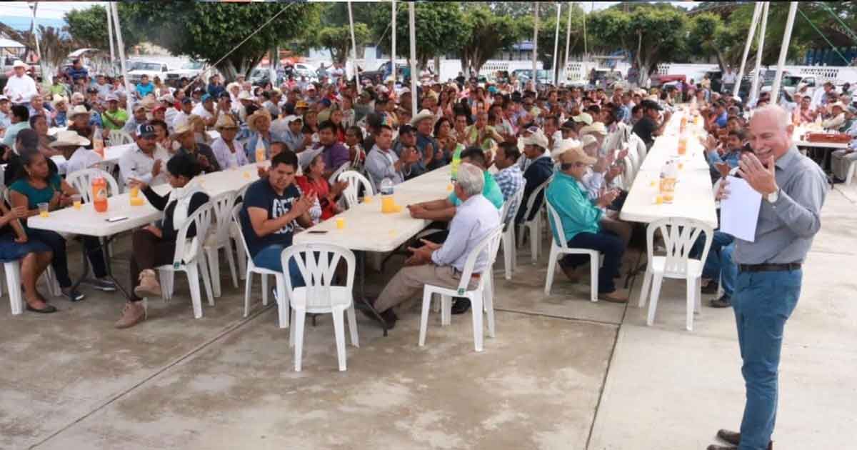 Anuncia Jorge Vera Hernández mayores apoyos para casa de cultura.
