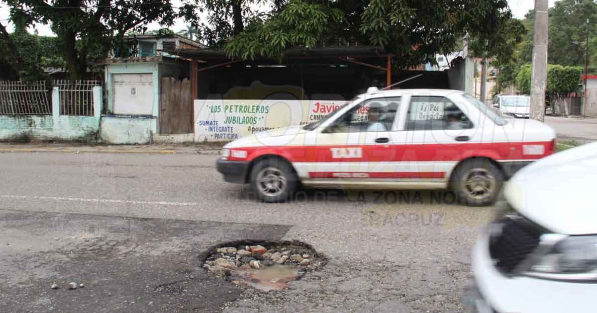 Bulevar repleto de baches