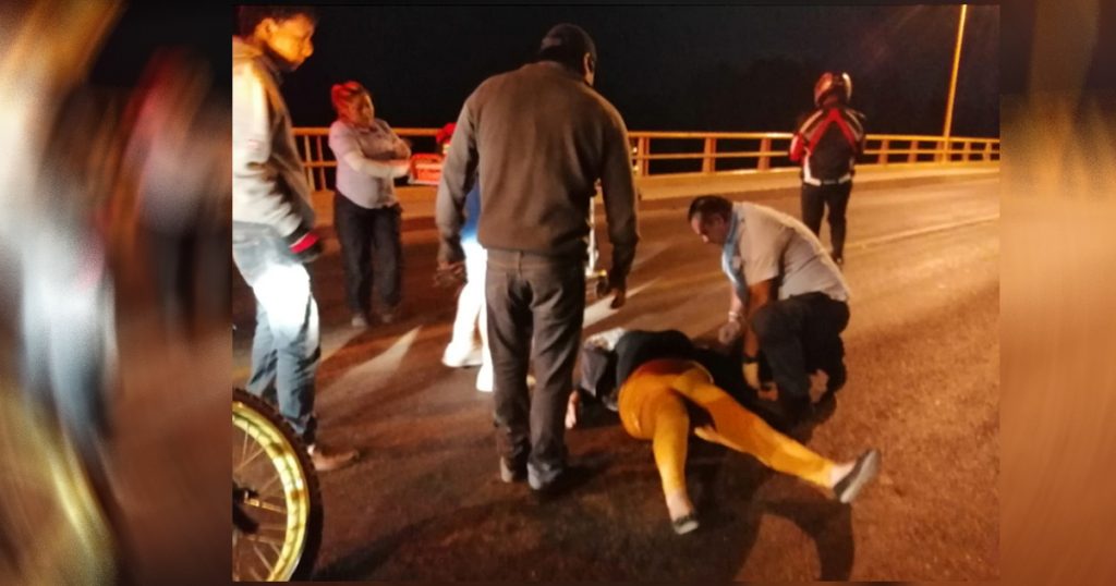 Derrapó violentamente su motocicleta sobre el puente “José López Portillo”