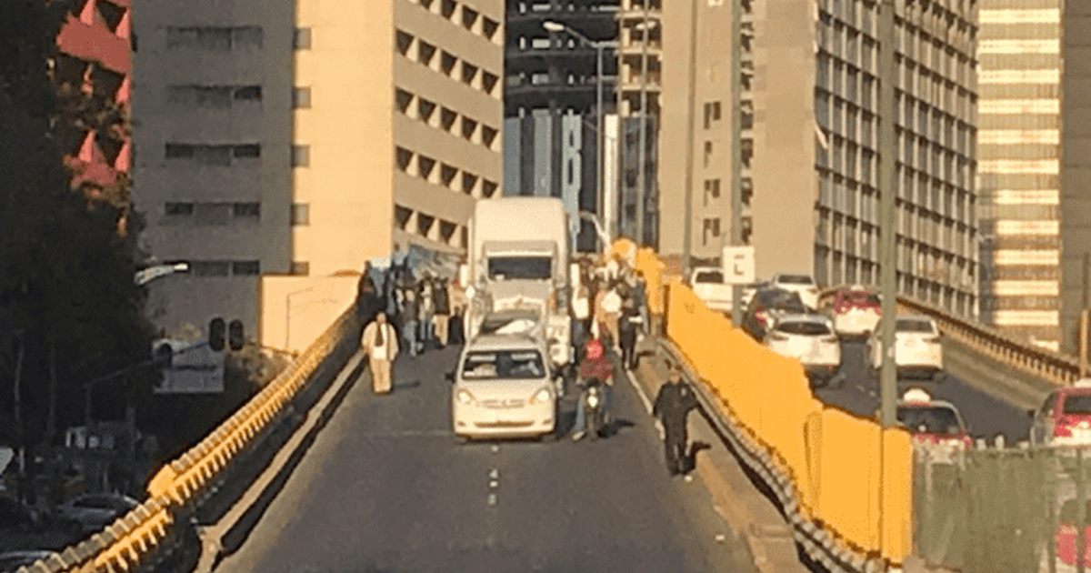 Empleados de Pemex se dirigen en manifestación a la Segob, quieren un sindicato