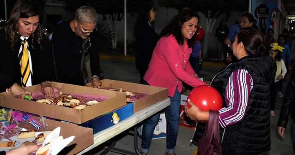 Ayuntamiento y DIF festeja día de Reyes a niños Naranjenses