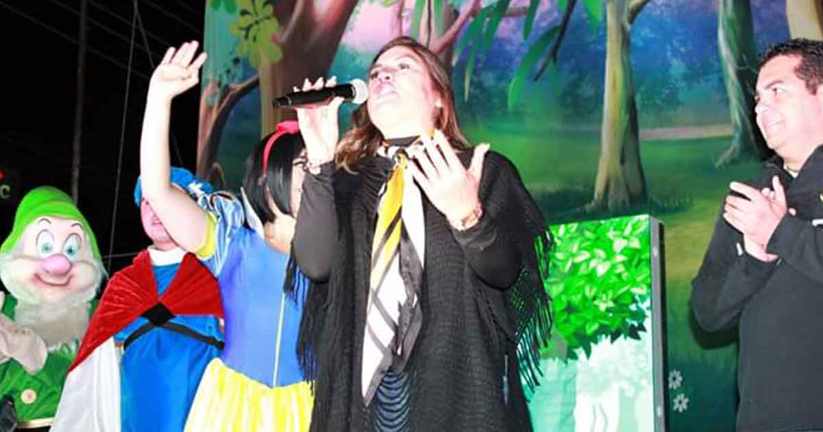 Ayuntamiento y DIF festeja día de Reyes a niños Naranjenses
