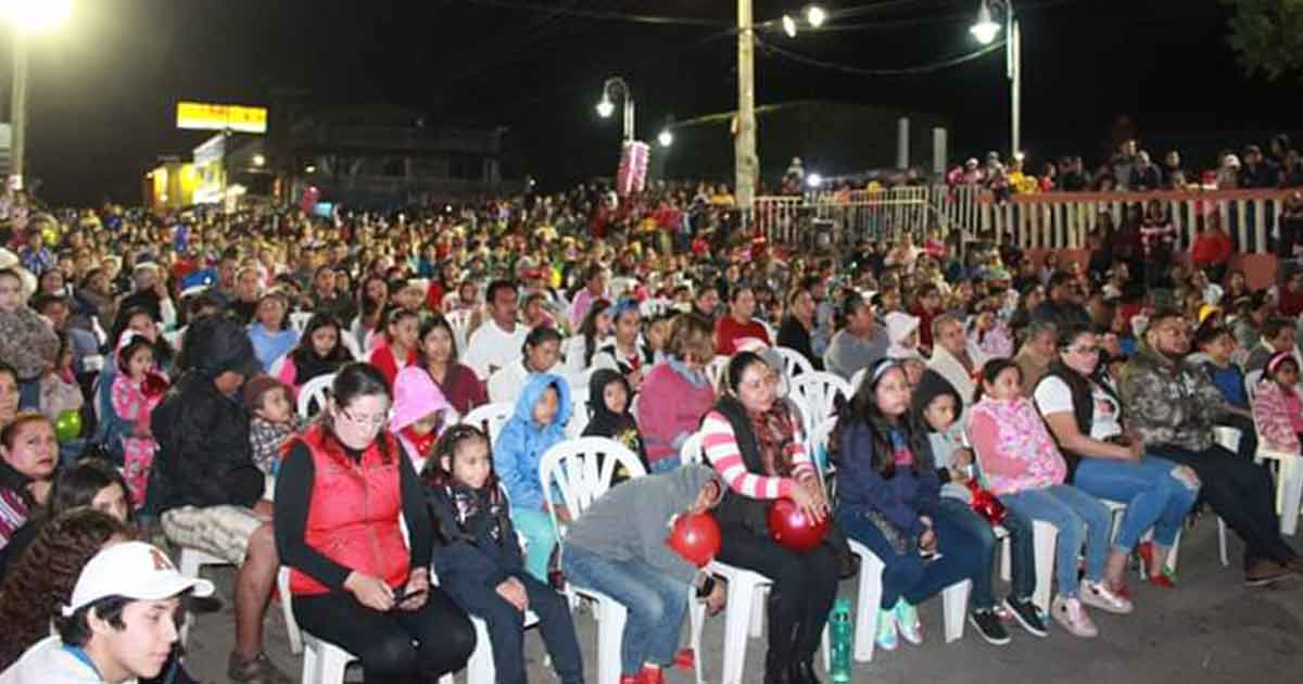 Ayuntamiento y DIF festeja día de Reyes a niños Naranjenses