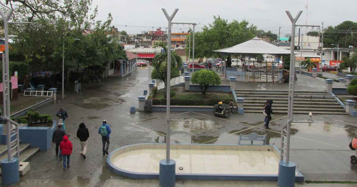 Se desploma antena telefónica
