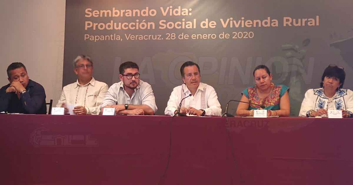 Anuncian construcción de viviendas para familias de escasos recursos en Papantla