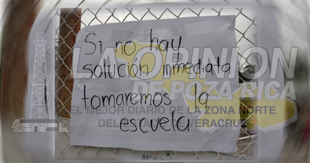 Padres de familia toman la escuela Benito Juárez en Papantla