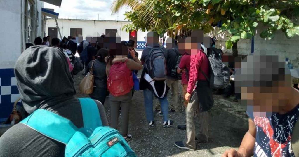 Rescatan a 117 migrantes e interviene a cinco por presunto tráfico de personas