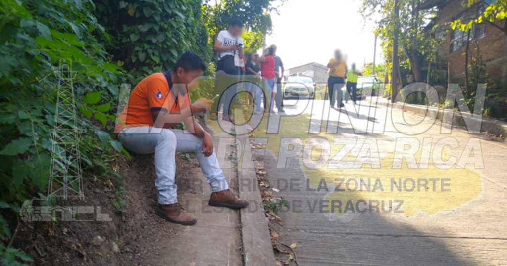 Se desploma camión de Bonafont y se mete a una vivienda en Papantla