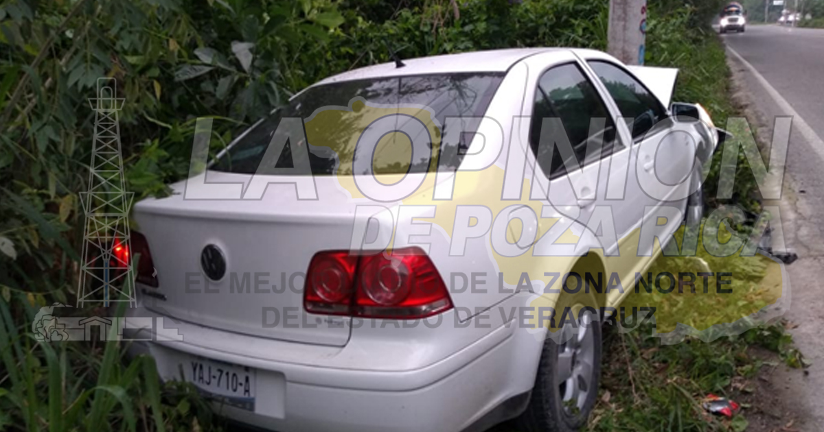 Se le atravesó un poste en Poza Rica - Cazones