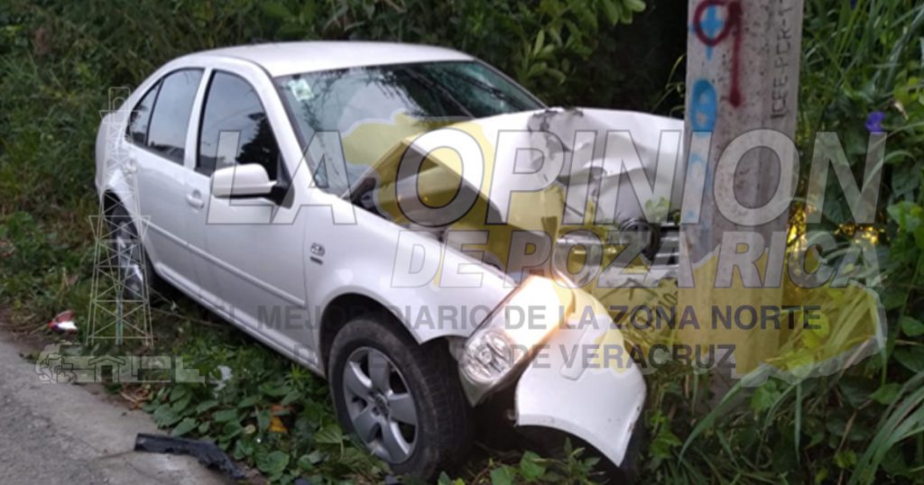 Se le atravesó un poste en Poza Rica - Cazones