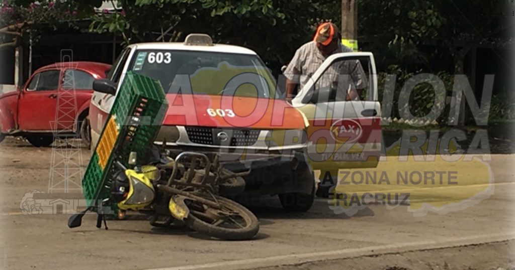 Taxista intenta dar vuelta en “u”, se motociclista y casi se mata