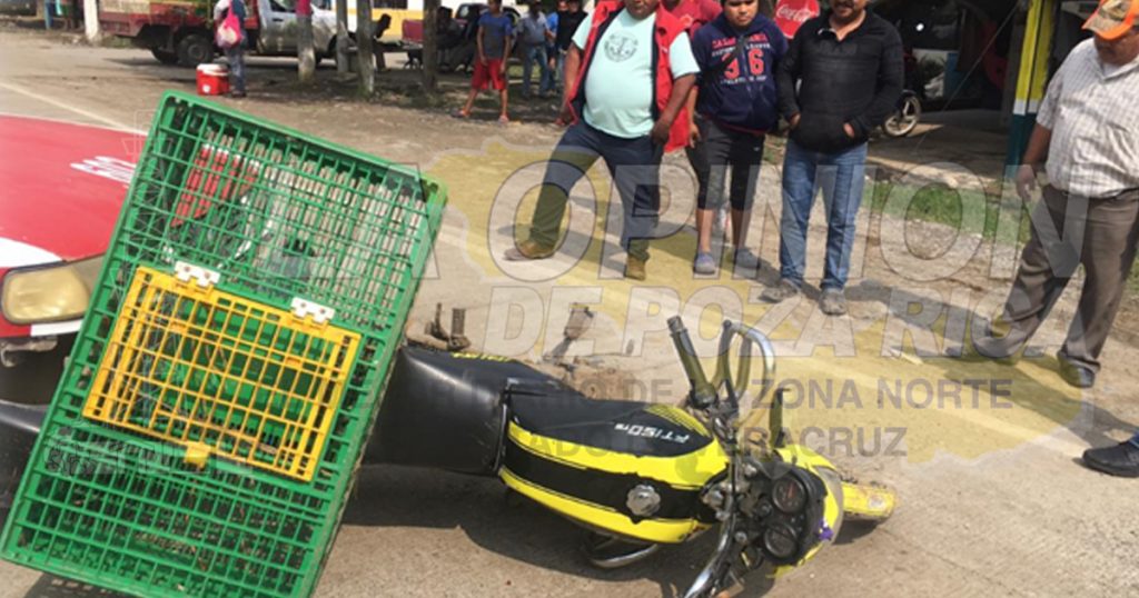 Taxista intenta dar vuelta en “u”, se motociclista y casi se mata